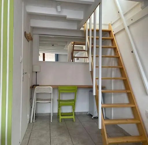 Maisonnette Rdc + Mezzanine Au Bord De L'etang