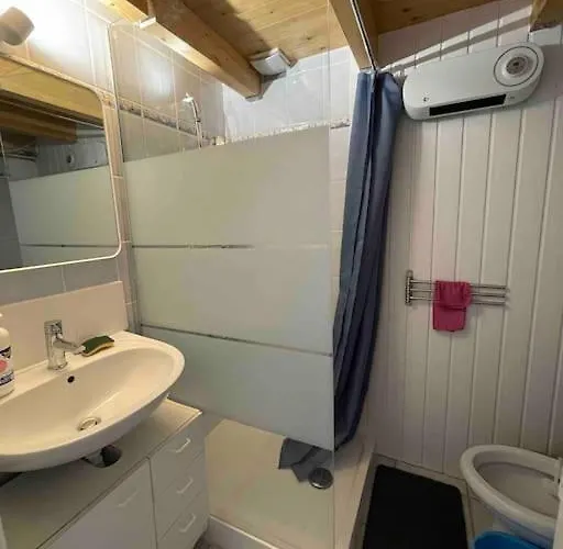 Maisonnette Rdc + Mezzanine Au Bord De L'etang