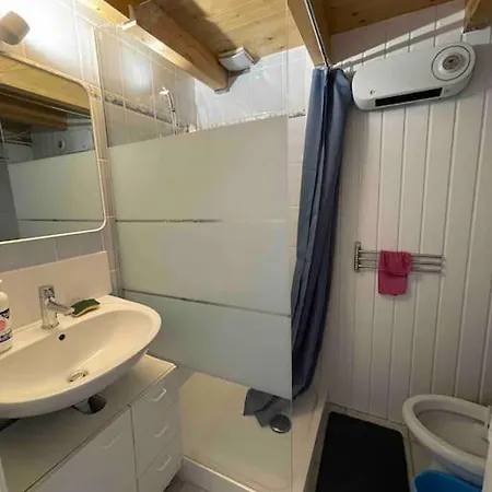 Maisonnette Rdc + Mezzanine Au Bord De L'etang